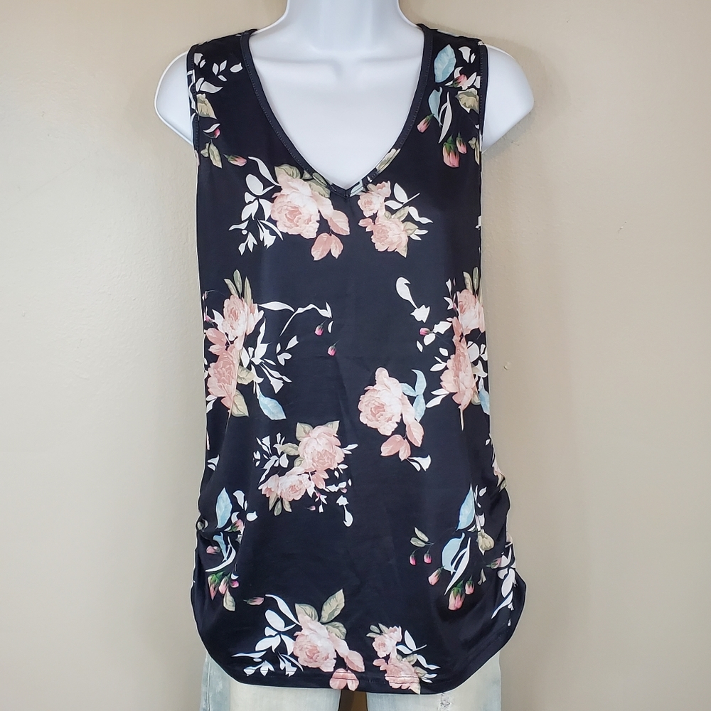 NWOT Floral V-Neck Tank Top With Shirred Sides (no brand)